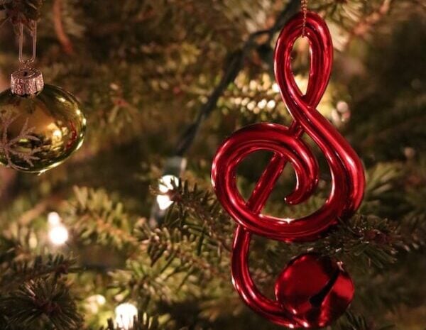 The Waitresses’ ‘Christmas Wrapping’ – A Perfect Holiday Non-Anthem