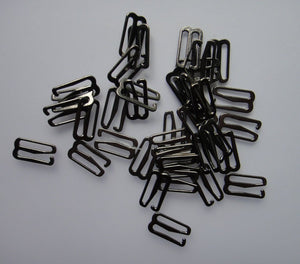 Lyracces Wholesale Lots 200pcs Metal Hardware Hoops Lingerie Adjustment Bikini S Replacement Hooks Clasp Figure 9 for Bra Strap Apparel Holder Findings (15mm 5/8in, Gun Black)